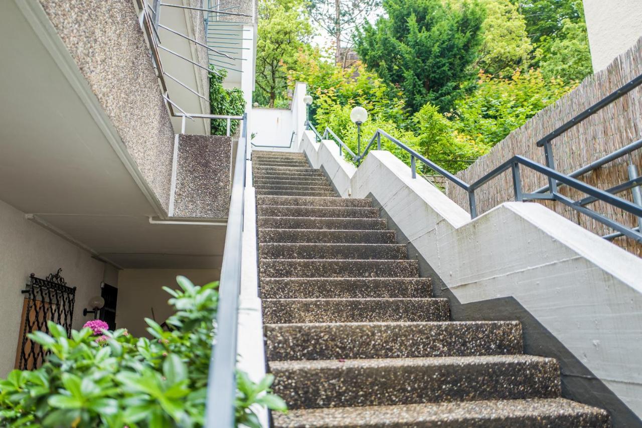 Modernes Apartment In Zentrumsnaehe Mit Eigenem Stellplatz Baden-Baden Luaran gambar