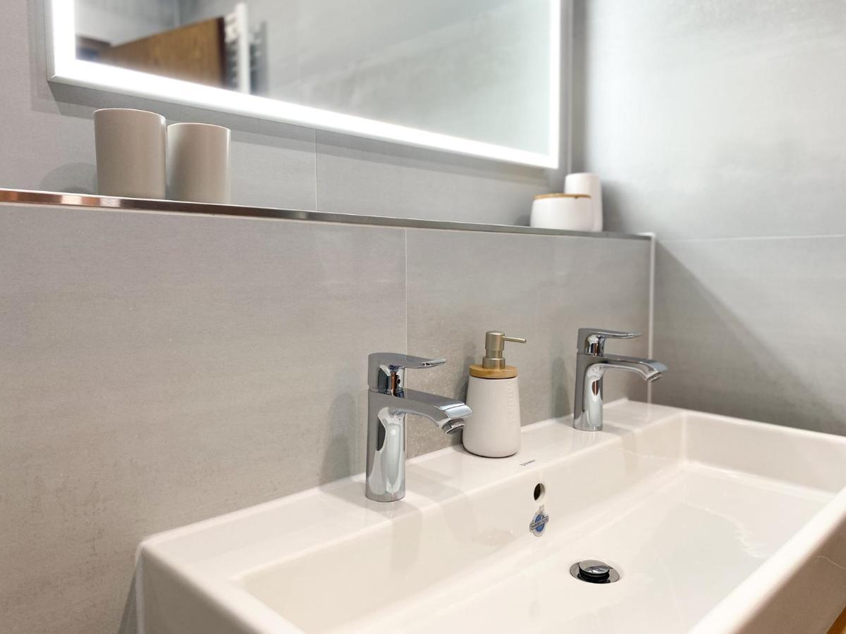 Modernes Apartment In Zentrumsnaehe Mit Eigenem Stellplatz Baden-Baden Luaran gambar