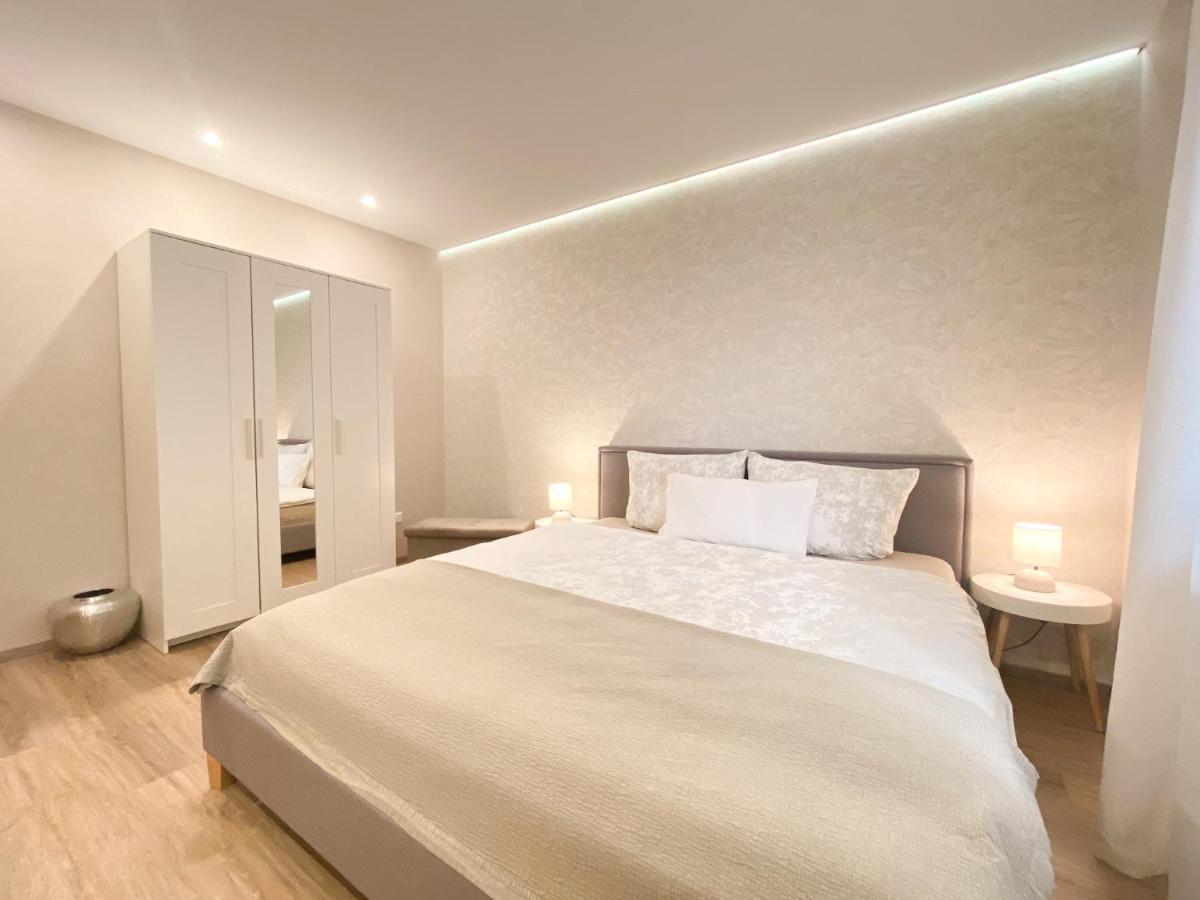 Modernes Apartment In Zentrumsnaehe Mit Eigenem Stellplatz Baden-Baden Luaran gambar